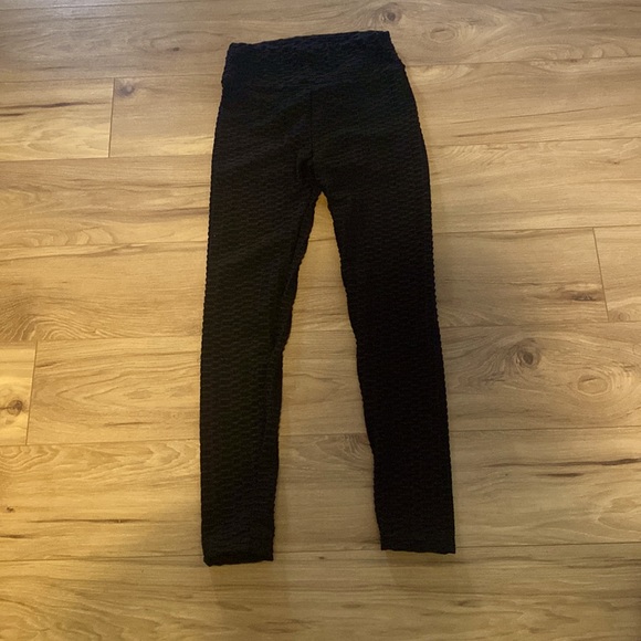 Famous tiktok leggings. - Picture 1 of 4